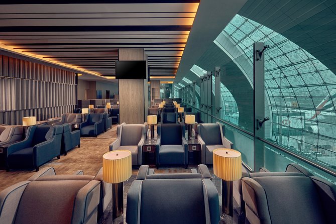 Dubai International Airport Plaza Premium Lounge at Terminal 3 - What You Get: buffets, Aerobar drinks, WiFi, TV, and flight info