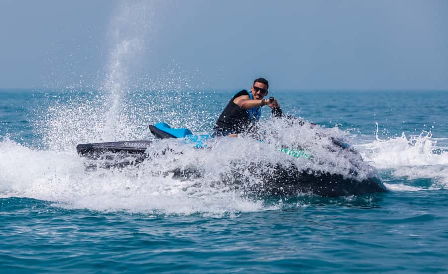 Dubai: Jetski, Burj Khalifa, Burj Al Arab, Juice, & Photos - Lockers, Water, and the Juice Finish