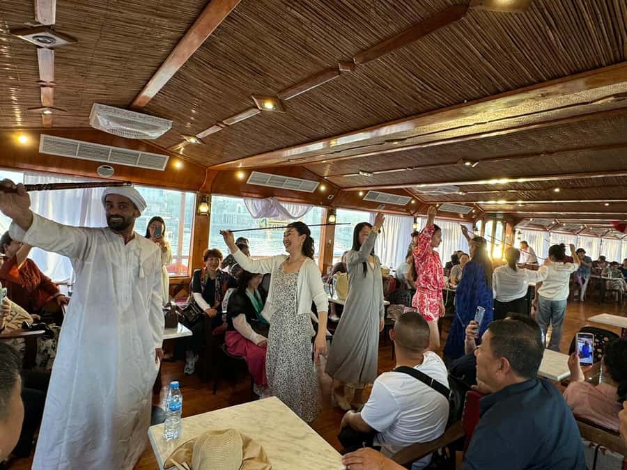 Dubai: Luxury Dinner Cruise with Live Music - Live Music and the Tanoora Dance Show: The Main Event