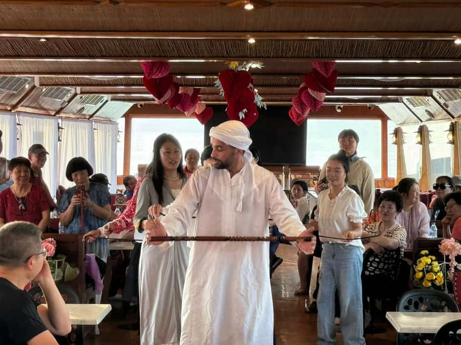 Dubai: Luxury Dinner Cruise with Live Music - Should You Book This Dubai Dhow Dinner Cruise?