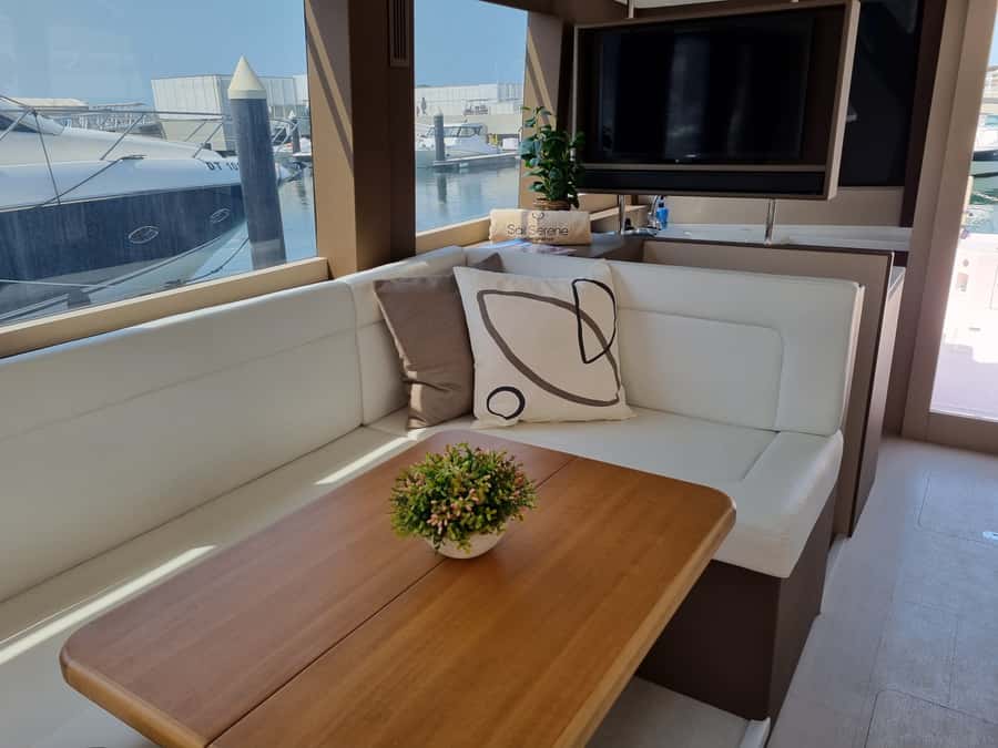 Dubai: Luxury Sightseeing Cruise with Food and Drinks - The 2-hour route: why these exact stops work for a sunset cruise
