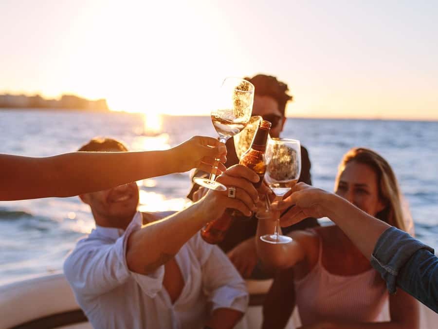 Dubai: Luxury Sunset Yacht Tour with Snacks and Drinks - The Crew Factor: Photo Help That Actually Improves Your Results