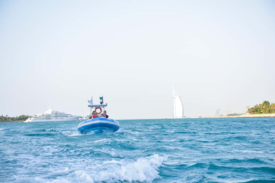Dubai Marina : 1.5-Hour Atlantis Sightseeing Speedboat Tour - Atlantis at the front: the iconic hotel stop that makes it special