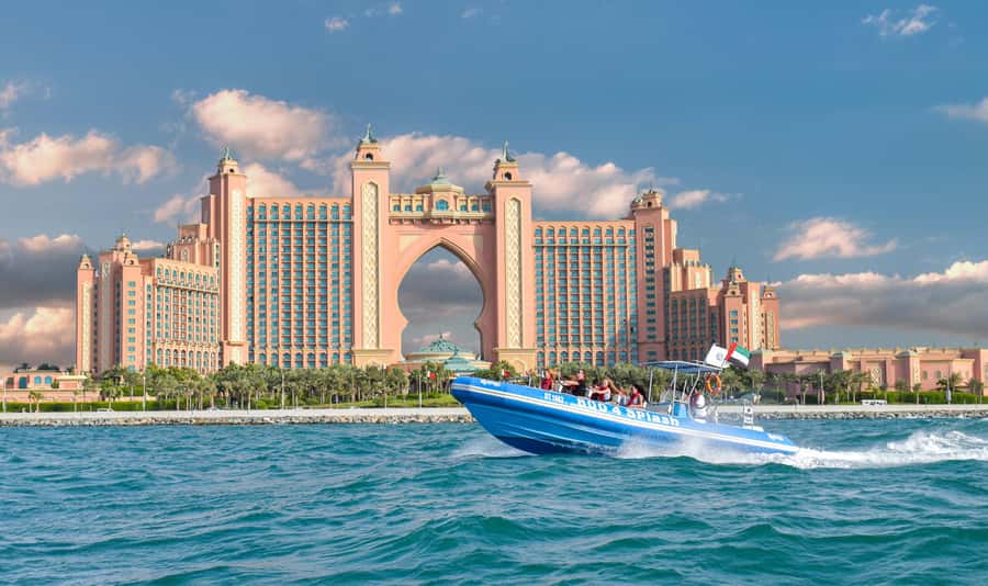 Dubai Marina : 1.5-Hour Atlantis Sightseeing Speedboat Tour - Comfort, splash factor, and what to wear in Dubai heat
