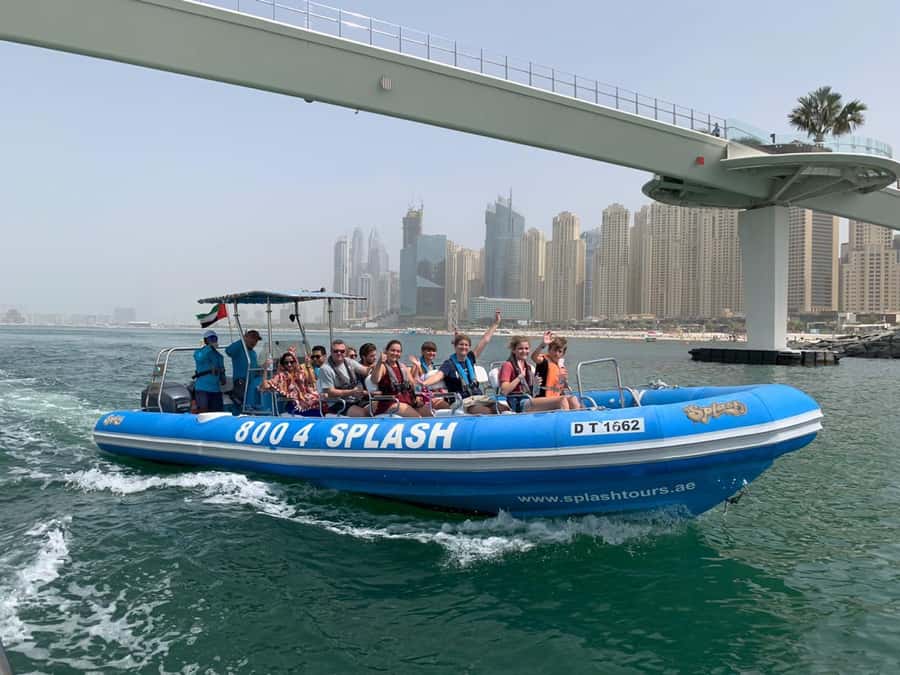 Dubai Marina : 1.5-Hour Atlantis Sightseeing Speedboat Tour - English guide, life jackets, and the small touches that boost value