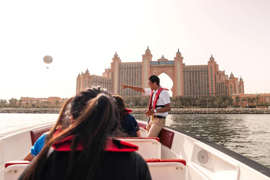 Dubai Marina: 1-Hour Luxury Sightseeing Speedboat Tour - VIP leather seating and multilingual commentary: what makes it feel premium