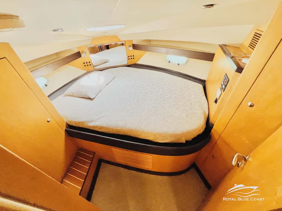 Dubai Marina: 2-Hour Mini Yacht Ride - Jumeirah Beach Residence: where the ride turns into a swim break