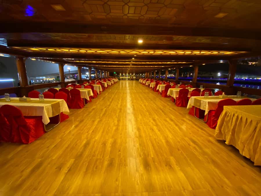 Dubai Marina: Dinner Cruise in a Traditional Boat - Boarding at the Marina: Red Carpet, Deck Choice, and Seating Reality