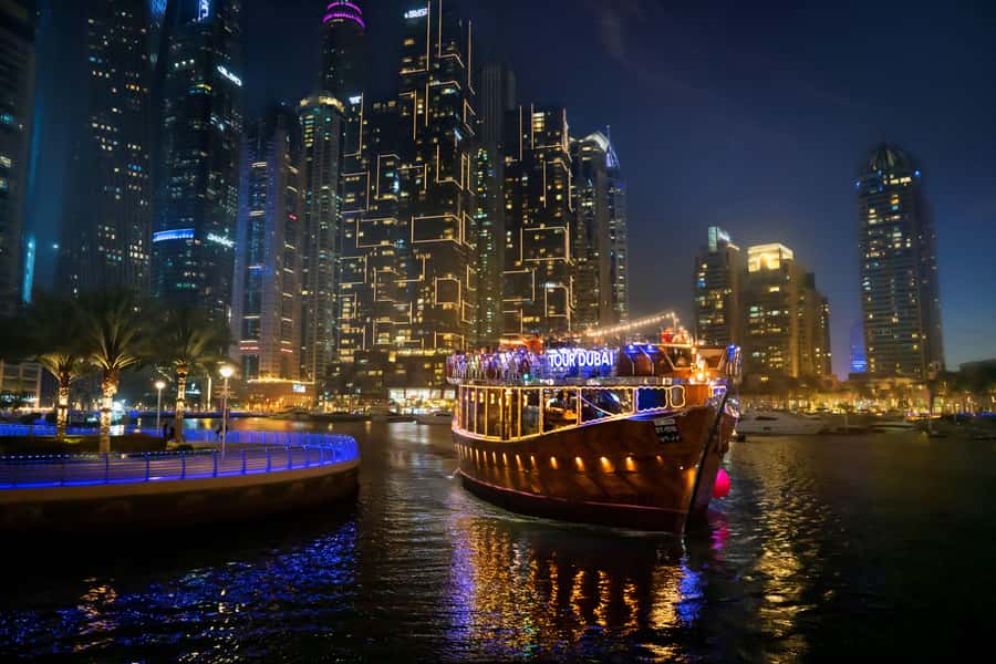 Dubai: Marina Luxury Dhow Dinner Cruise - Welcome moment: rosewater, coffee, and dates