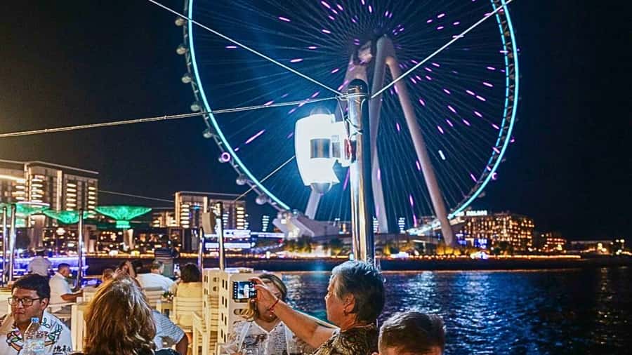 Dubai: Marina Premium Dinner Cruise with Unlimited Drinks - DJ Beats, Live Entertainment, and When You’ll Feel the Energy