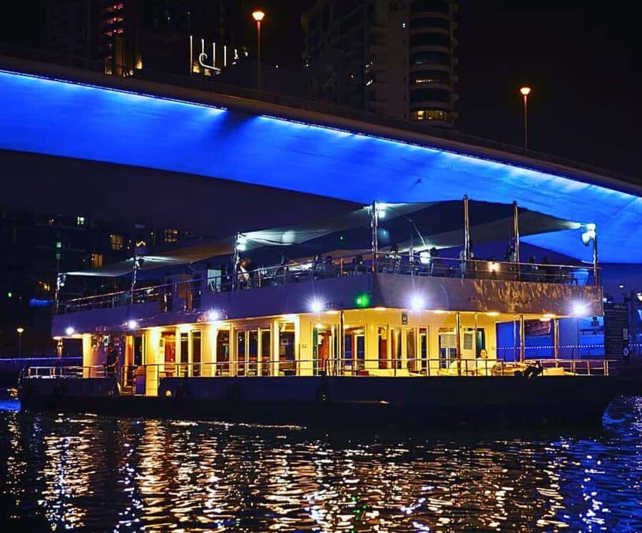 Dubai: Marina Premium Dinner Cruise with Unlimited Drinks - Service and Details That Make the Difference: Pickup, Top-Ups, and Photos