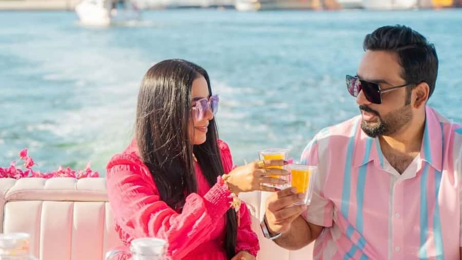 Dubai Marina: Private Boat Tour with Flower - Why Dubai Marina Works for a Romantic Flower-Boat Brunch