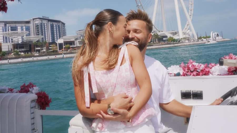 Dubai Marina: Private Boat Tour with Flower - Meeting at Dubai Harbour Yacht Club, With a Simple Game Plan