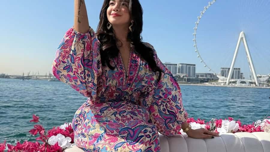 Dubai Marina: Private Boat Tour with Flower - Cruising Dubai Marina’s 3 km Stretch, Plus Marina Landmarks