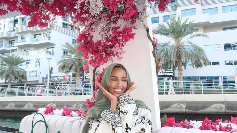 Dubai Marina: Private Boat Tour with Flower - Music Setup and the Calm-Waves Ambiance