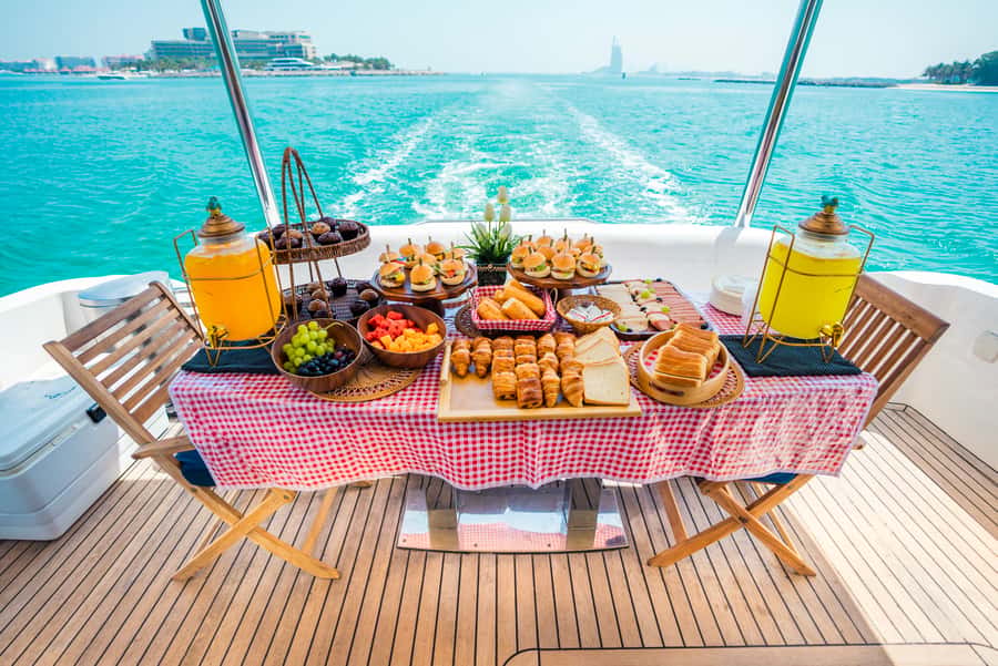 Dubai: Marina Sightseeing on Yacht with Breakfast - Key highlights at a glance