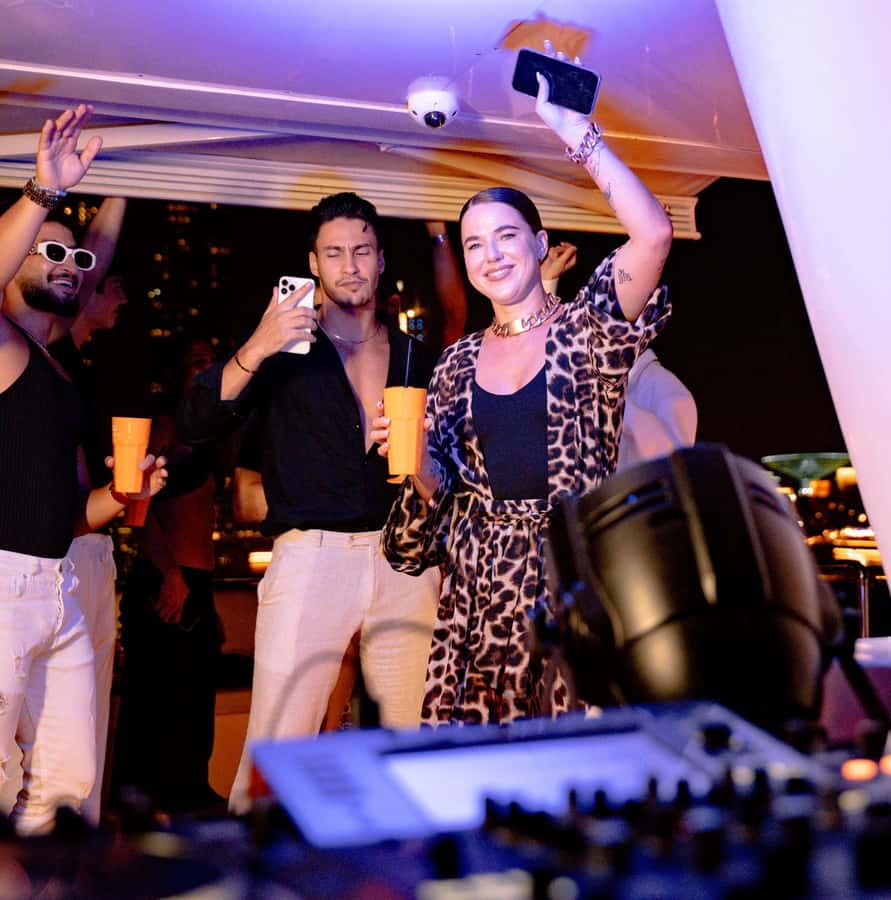 Dubai: Marina Yacht Party with BBQ, Unlimited Drinks and DJ - Boarding Xclusive Yachts and Settling In Before Sunset