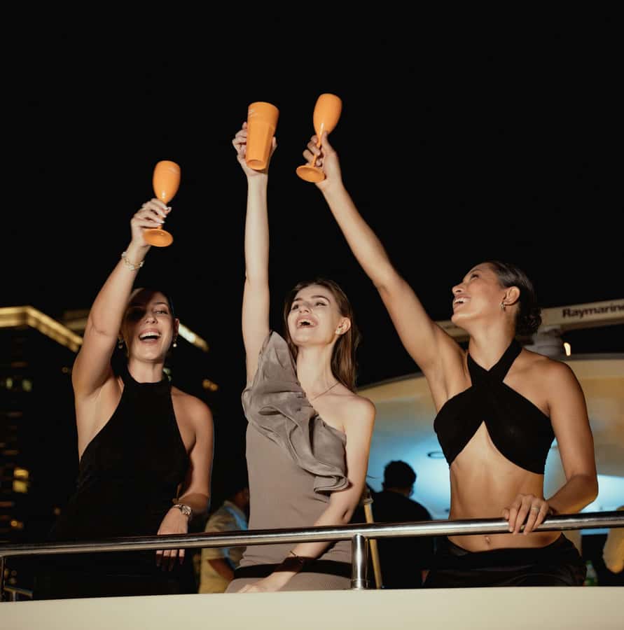Dubai: Marina Yacht Party with BBQ, Unlimited Drinks and DJ - Open Deck Party Time: How the DJ and Dancing Works