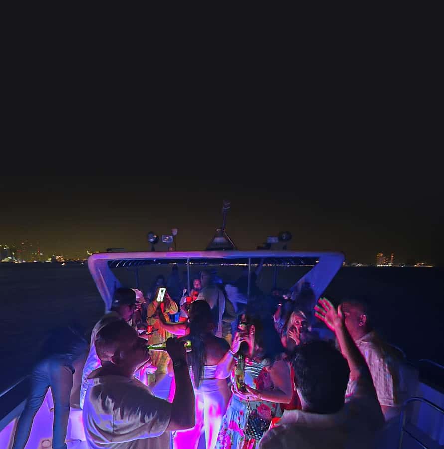 Dubai: Marina Yacht Party with BBQ, Unlimited Drinks and DJ - BBQ Sliders, Skewers, and Unlimited Drinks: What You Actually Get