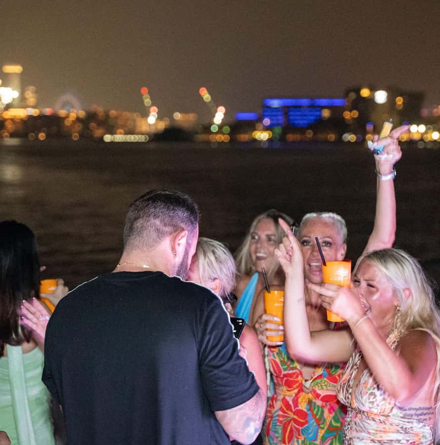 Dubai: Marina Yacht Party with BBQ, Unlimited Drinks and DJ - Staff, Service, and the Social Vibe on Board