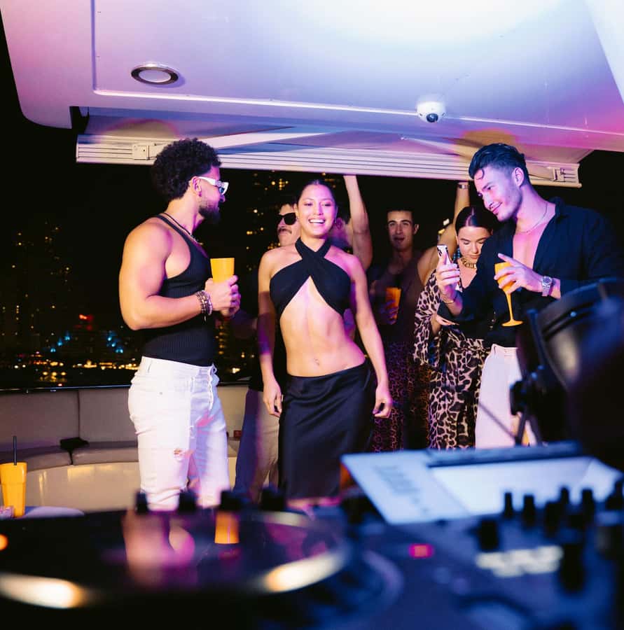 Dubai: Marina Yacht Party with BBQ, Unlimited Drinks and DJ - Practical Tips: Getting There, Timing Your Night, and Dressing Right