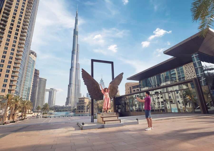 Dubai Modern Tour: Souq Madinat, Marina, Burj Khalifa stop - Bluewaters Island and Ain Dubai: Entertainment Views With Real Photo Payoff