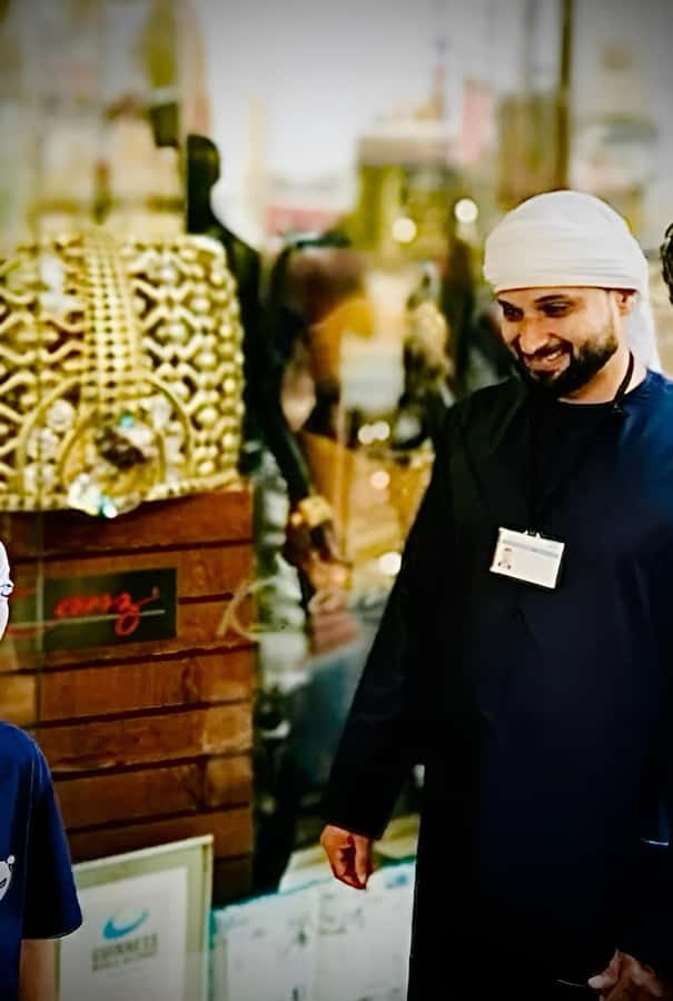 Dubai: Old Town Walking Tour with Abra Cruise & Street Food - Gold Souk: seeing the market energy up close