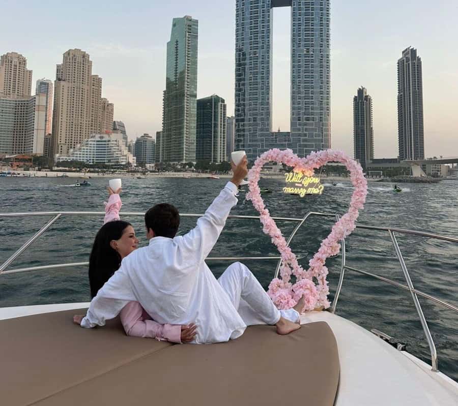 Dubai: Palm Jumeirah luxury private yacht Tour - Why a Dubai Marina yacht cruise makes sense