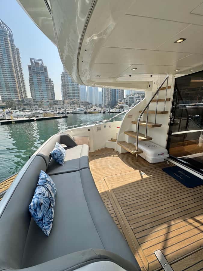 Dubai: Palm Jumeirah luxury private yacht Tour - Timing for the best light and real Dubai moments