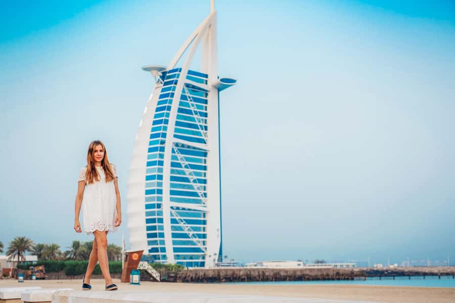 Dubai Photo Shoot with a Personal Travel Photographer - Dubai Style Tip: Smart Dress and Comfortable Walking Make the Difference