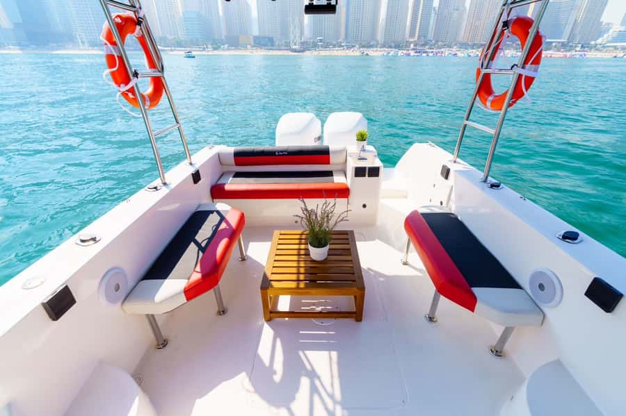 Dubai: Private Coastline Landmarks Mini-Yacht Tour - Why this mini-yacht route beats a one-spot view