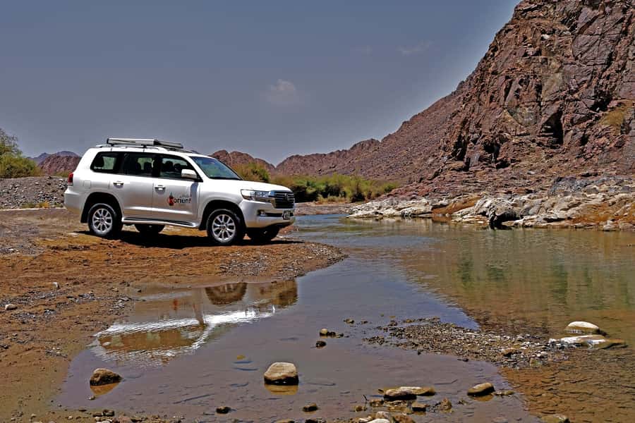 Dubai: Private Desert Day Tour and Wadi Shawka Pool Visit - Entering Wadi Shawka without the crowd feeling