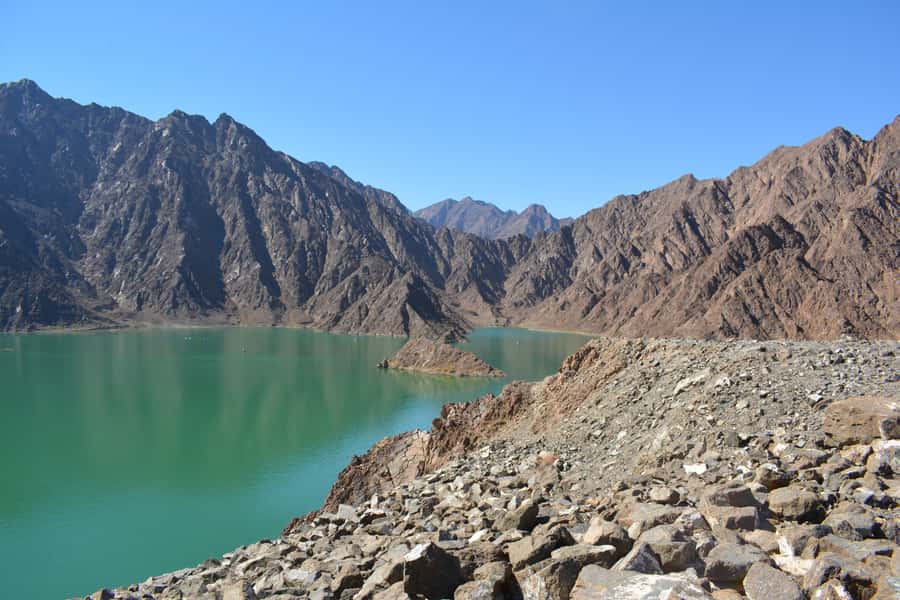 Dubai: Private Desert Day Tour and Wadi Shawka Pool Visit - What “private guide” really means in practice