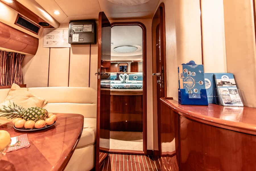 Dubai: Private Luxury Everest Yacht Cruise from Dubai Marina - Choosing the Right Duration: 1 Hour, 2-4 Hours, or a Longer Skyline Session