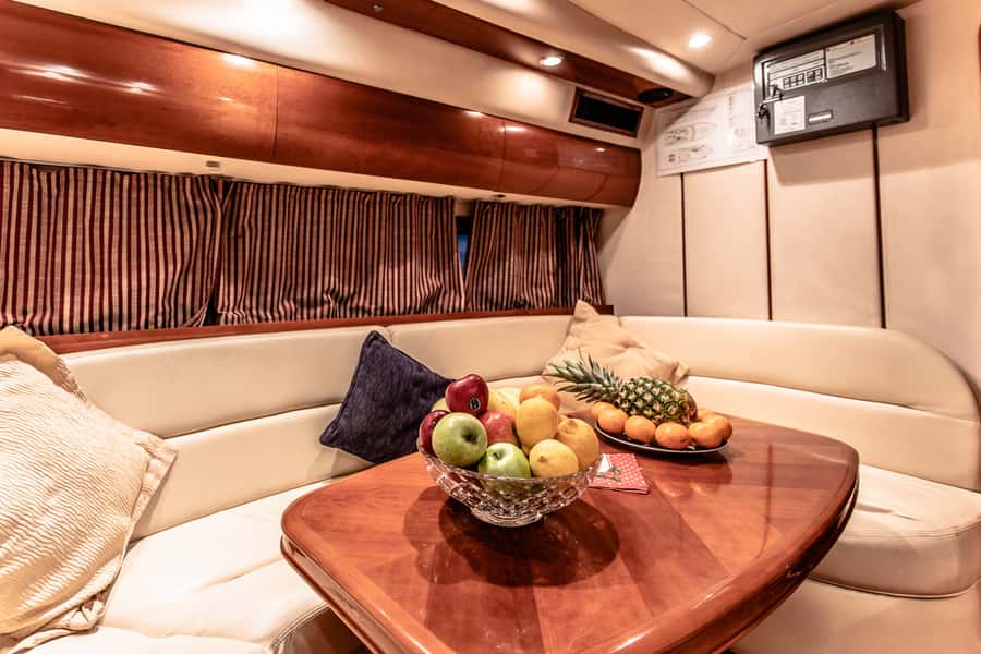 Dubai: Private Luxury Everest Yacht Cruise from Dubai Marina - BYO Food, Alcohol, and Music: Make It Feel Like Your Own Private Party