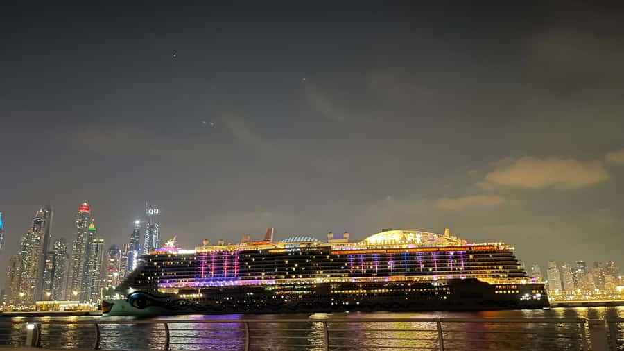 Dubai: Private Luxury Night Boat Tour - Where You Start at Dubai Marina, Pier 7, and What to Look For