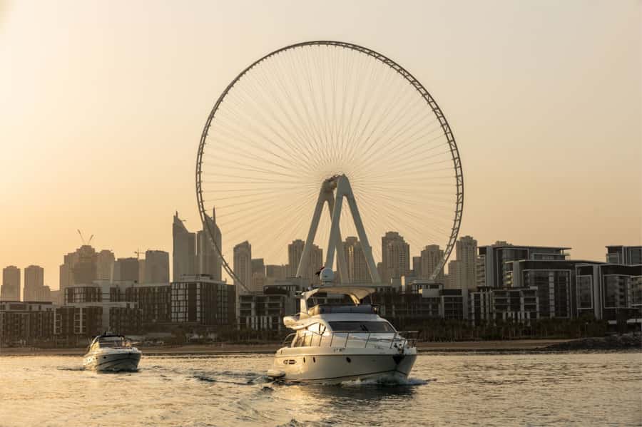 Dubai: Private Luxury Yacht Cruise for up to 20 People - A private yacht is the smart way to see Palm Jumeirah