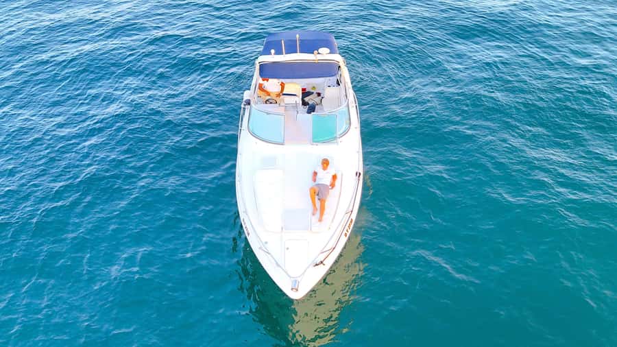 Dubai: Private Yacht Cruise for Unforgettable Memories - Entering Dubai Harbour for a charter feel, not a tour rush