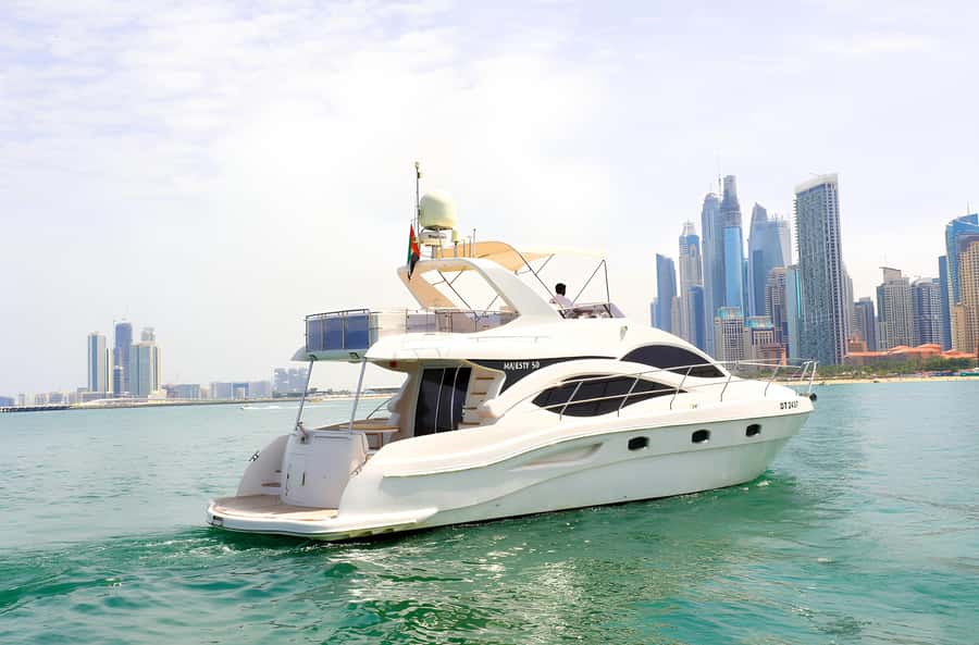 Dubai: Private Yacht Tour Experience with Soft Drinks - Why a private yacht in Dubai Marina beats standard sightseeing