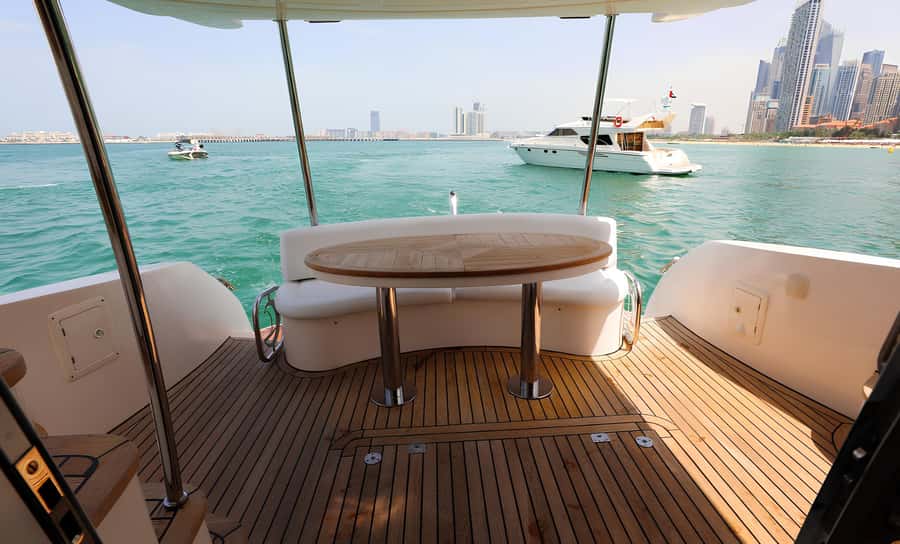 Dubai: Private Yacht Tour Experience with Soft Drinks - Price and what $161 per group really covers
