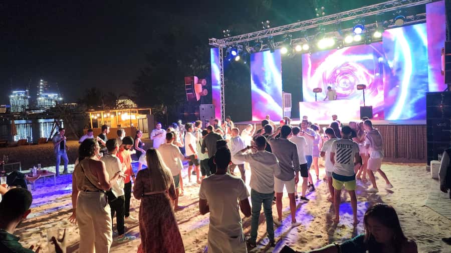 Dubai: Pub Crawl Nightlife Tour - Who this pub crawl is best for