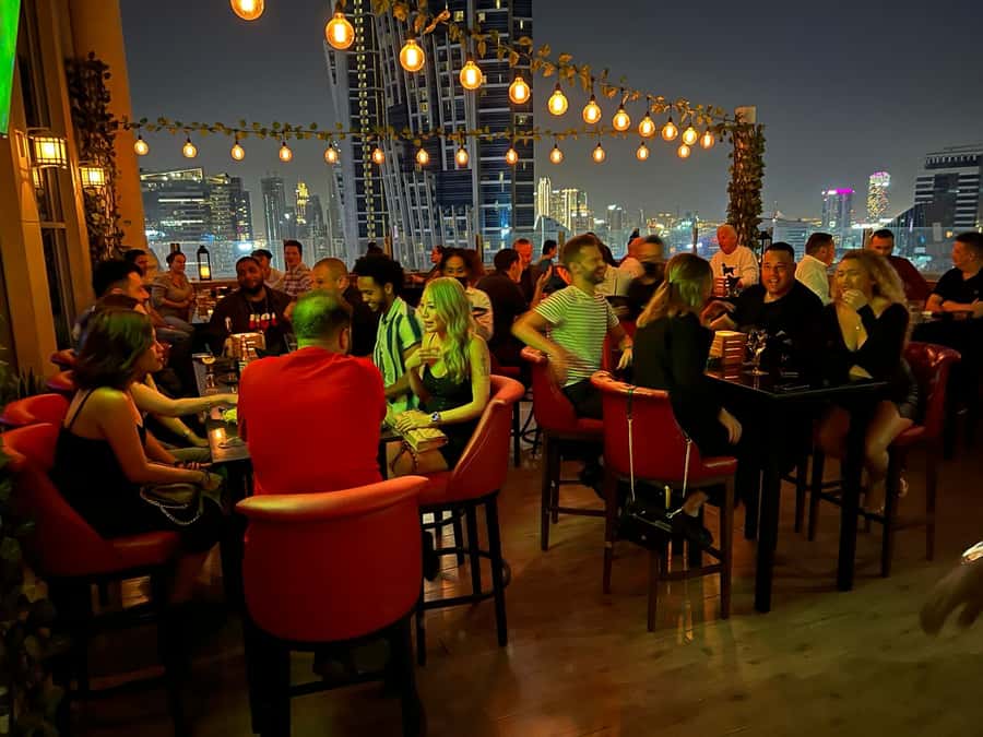 Dubai: Pub Crawl Nightlife Tour - The meeting point at 44 Rooftop and how the night gets going