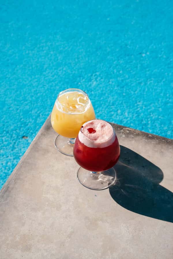 Dubai: Riva Beach Club Pool and Beach Day Pass - Mediterranean classics, indoor or alfresco, with organic local produce