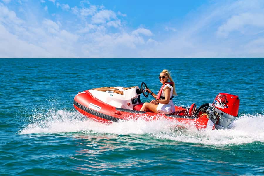 Dubai: Self-Drive Boat Experience for 1 or 2 People - Speed, control, and the weight limit per boat