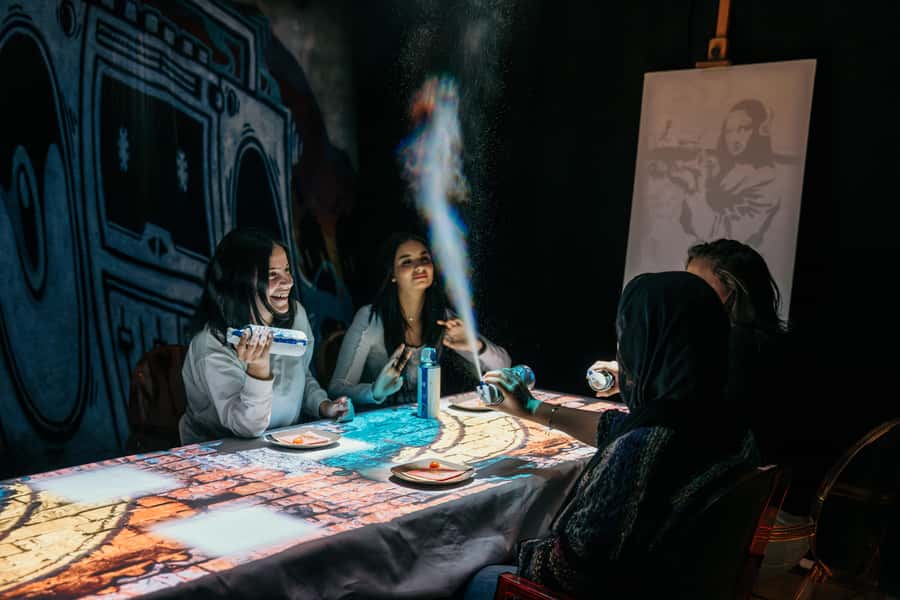 Dubai: Seven Paintings Immersive Dining Show Tickets - Dress code and rules: avoid the small problems