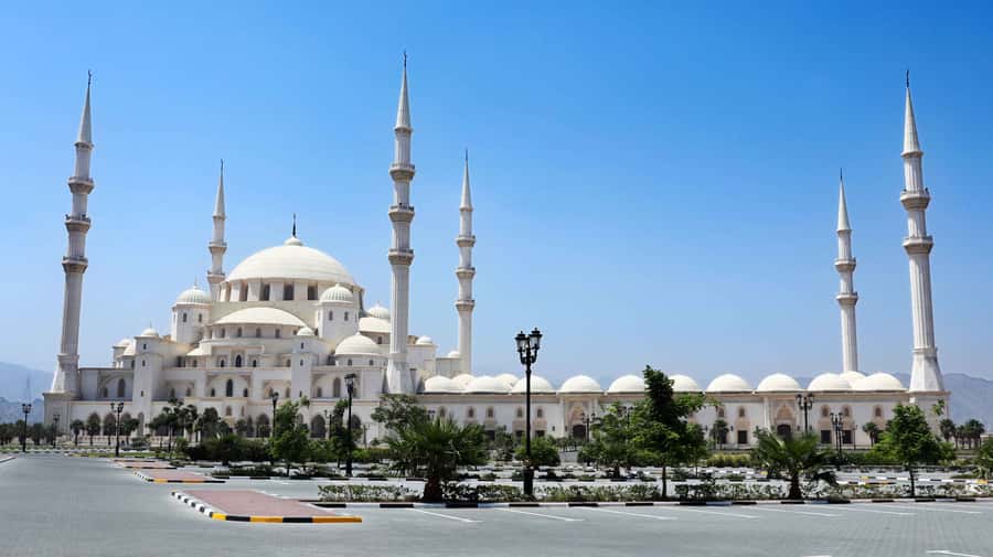Dubai: Sheikh Zayed Mosque, Fujairah and Khorfakkan Tour - What to Wear and Bring, So Mosque Entry Is Smooth
