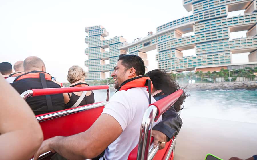 Dubai: Sightseeing Speedboat Tour with Live Tour Guide - How the onboard experience actually feels (beyond the brochure)