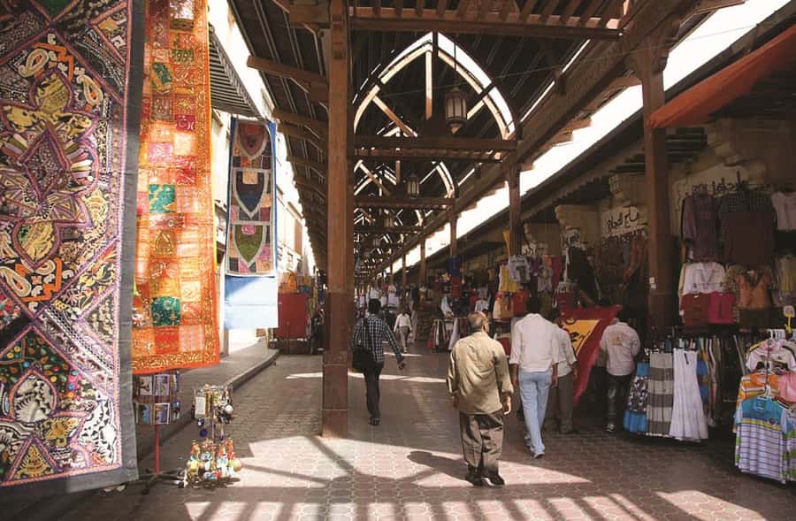 Dubai: Signature Old Town, Heritage Souks & Traditional Abra - Gold Souk stop: how to browse without getting overwhelmed