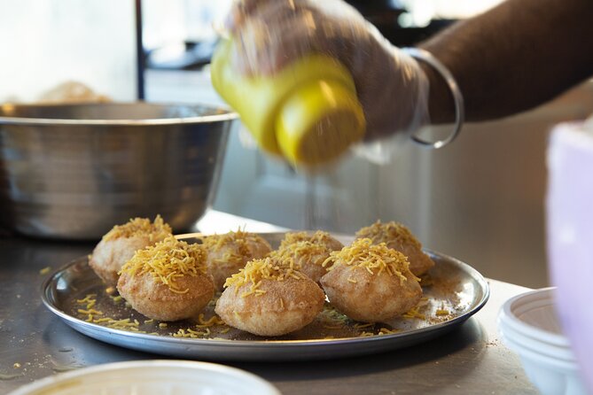 Dubai Souks, Food & Culture Walking Tour - How the guide shapes the whole experience