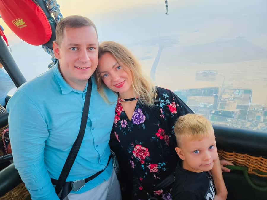 Dubai: Sunrise Hot Air Balloon Ride with Transfers - Getting picked up in a shared 4x4, then watching the desert wake up